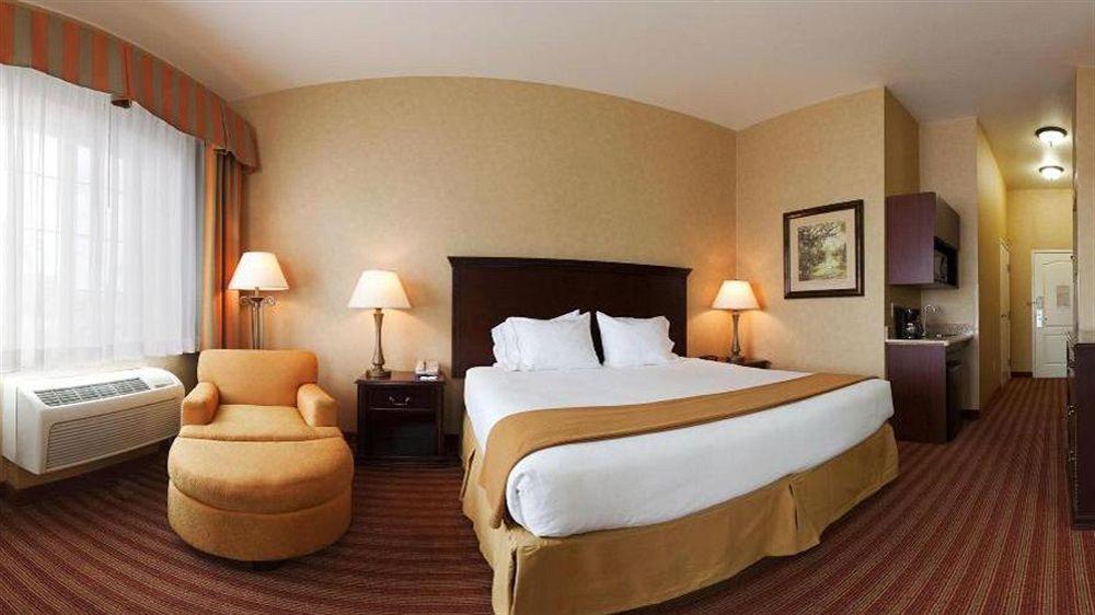 Holiday Inn Express & Suites Corona, An Ihg Hotel Екстер'єр фото